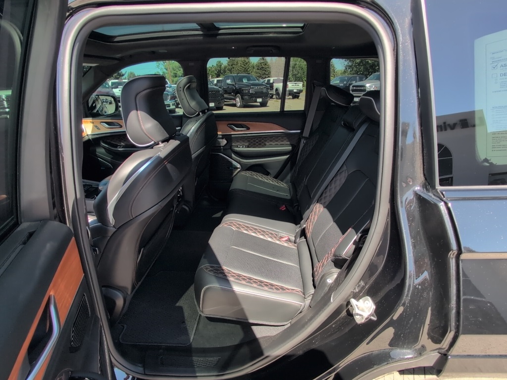 2022 Jeep Grand Cherokee Summit Reserve photo 22