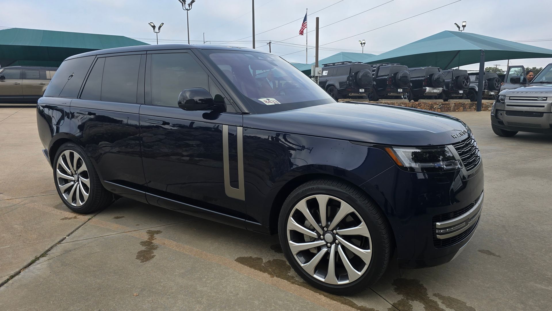 2023 Land Rover Range Rover SE photo 4