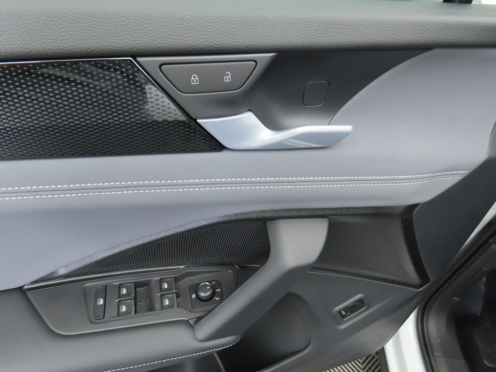 2025 Volkswagen Tiguan SE photo 24
