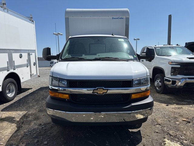 2024 Chevrolet Express Cutaway 3500 photo 2