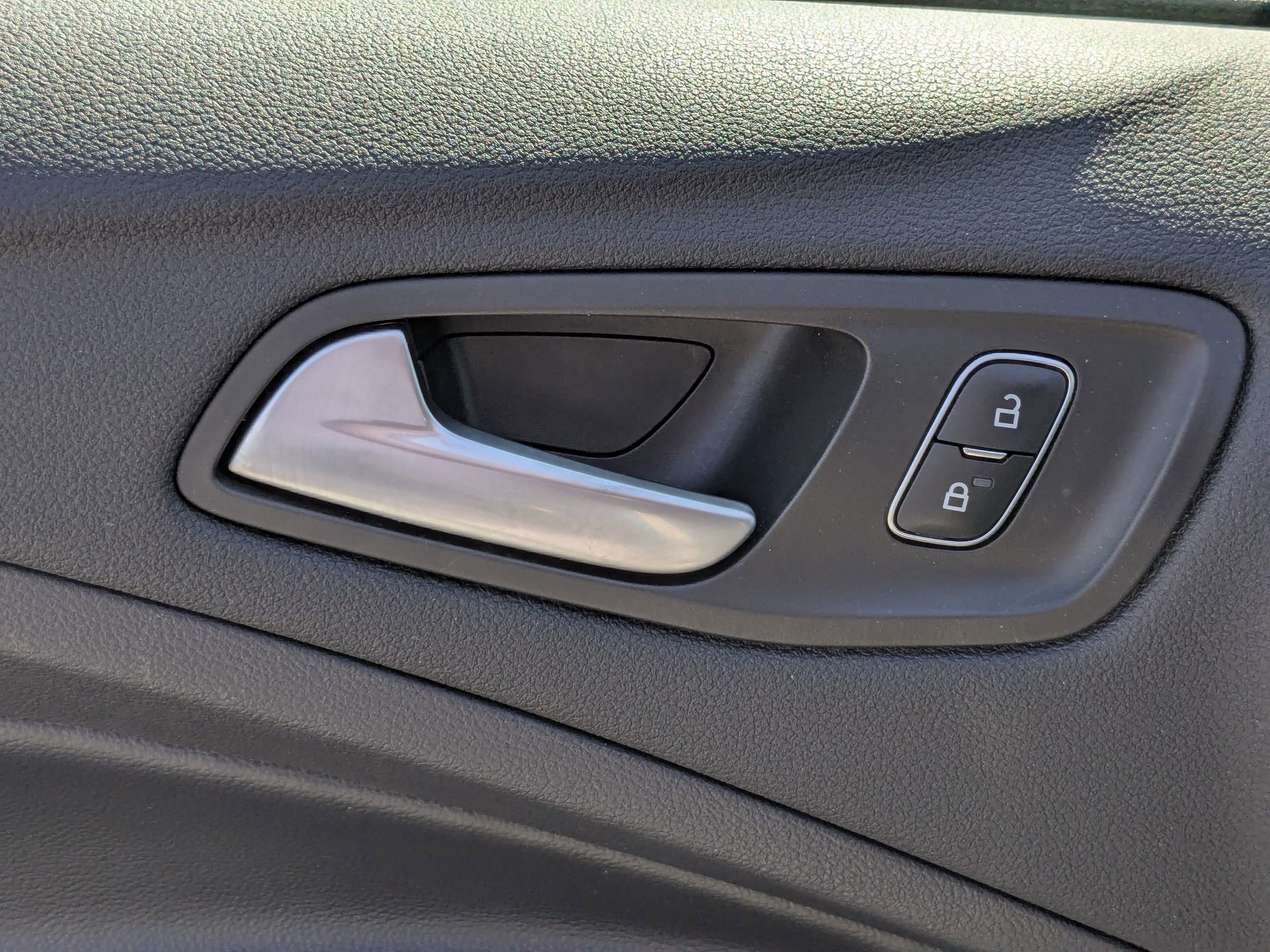 2019 Ford Escape SEL photo 12