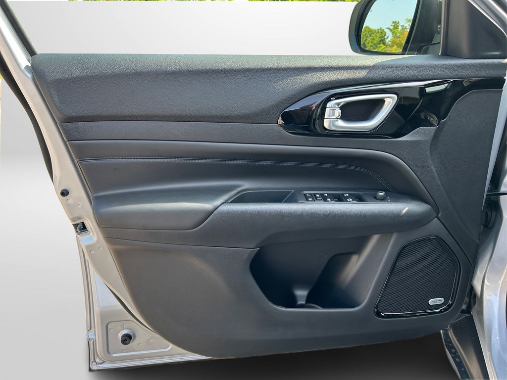 2025 Jeep Compass Limited photo 24