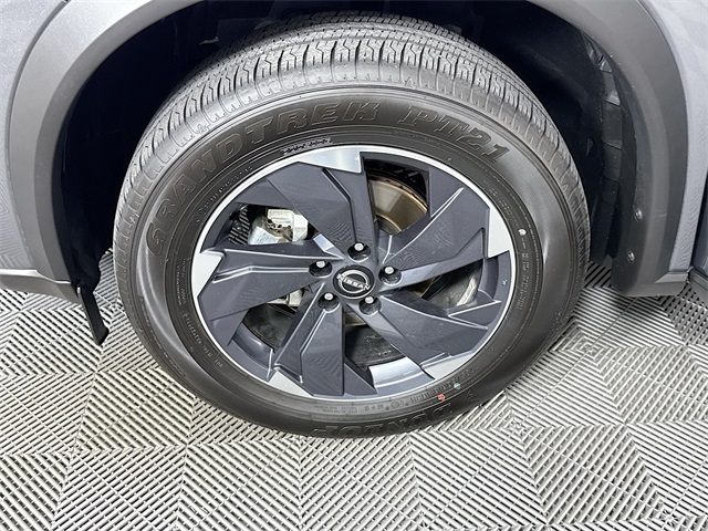 2025 Nissan Rogue SV photo 3