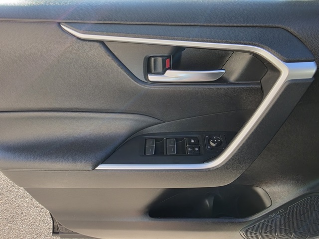 2022 Toyota RAV4 XLE photo 9