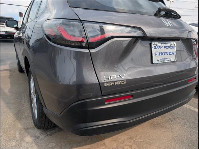 2025 Honda HR-V LX photo 16
