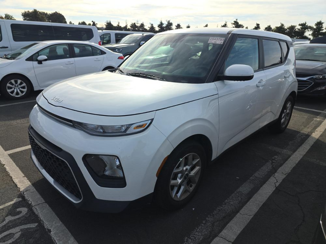 2022 Kia Soul LX photo 3