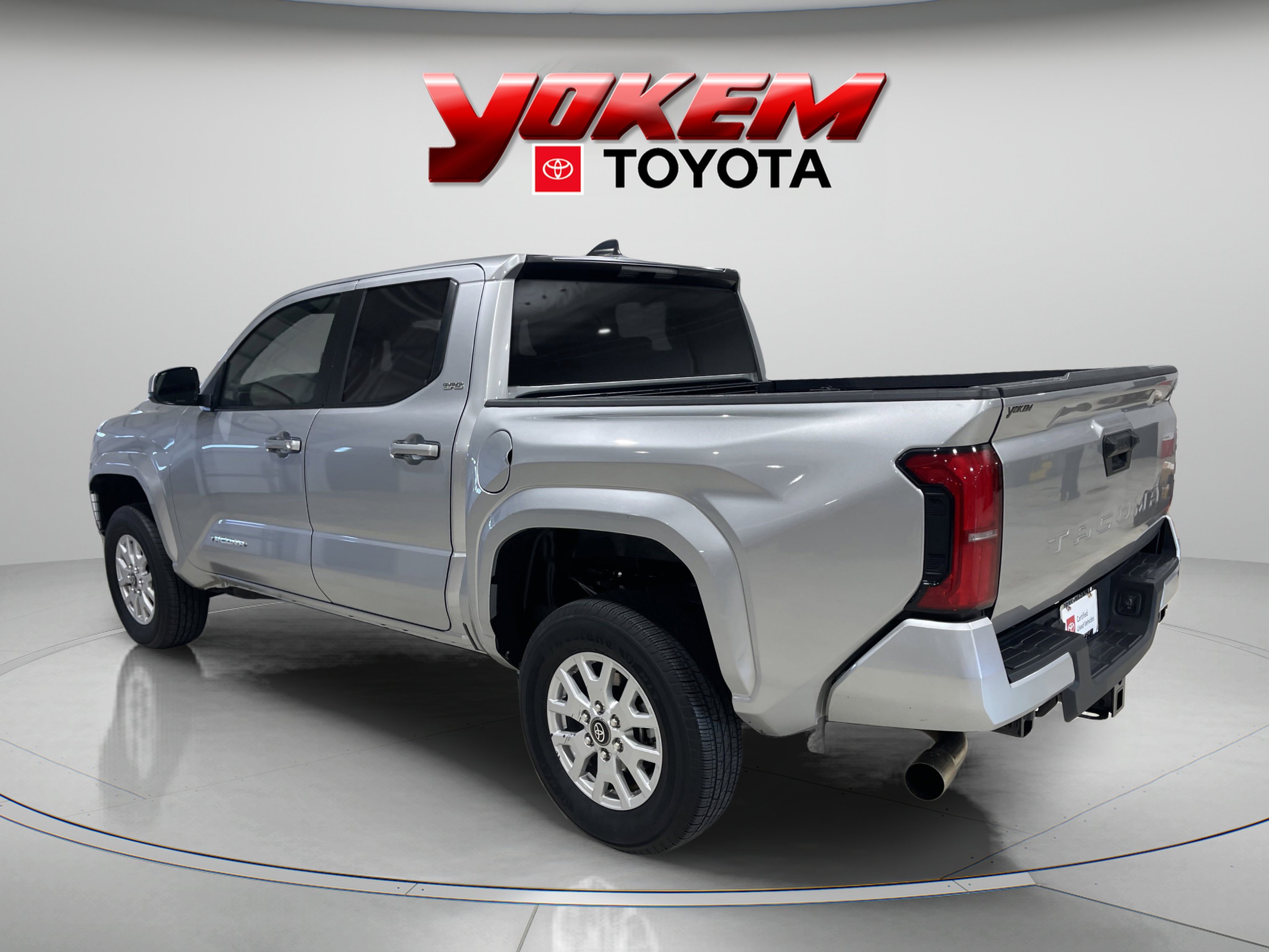 2024 Toyota Tacoma SR5 photo 3
