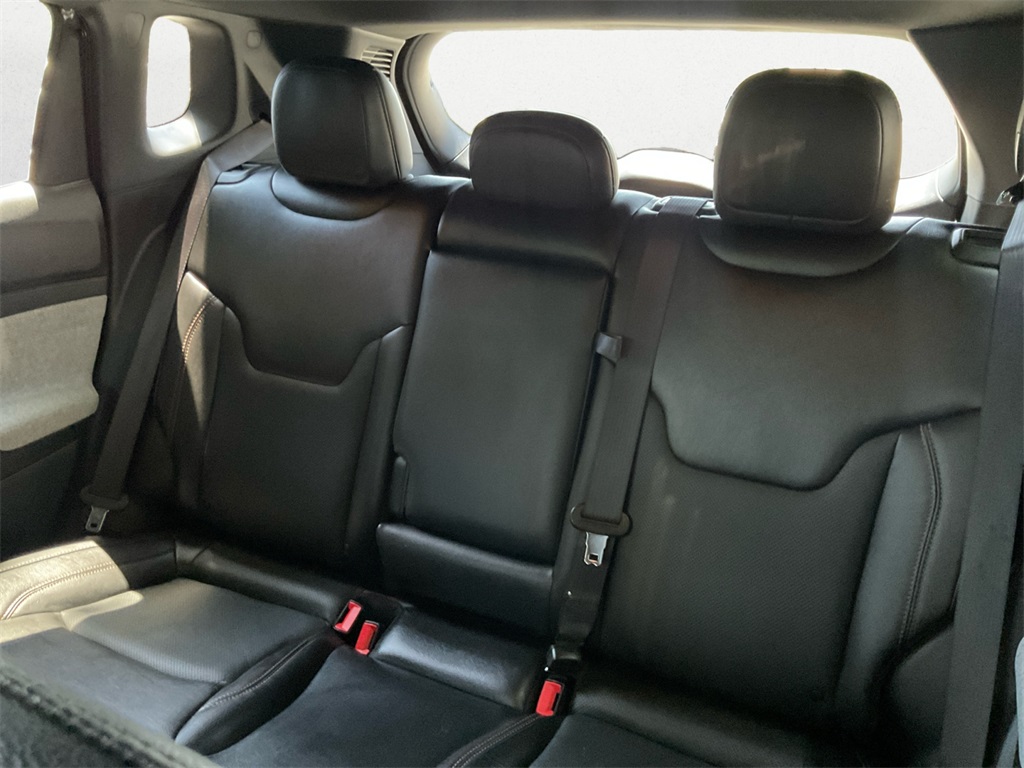 2023 Jeep Compass Latitude Lux photo 9