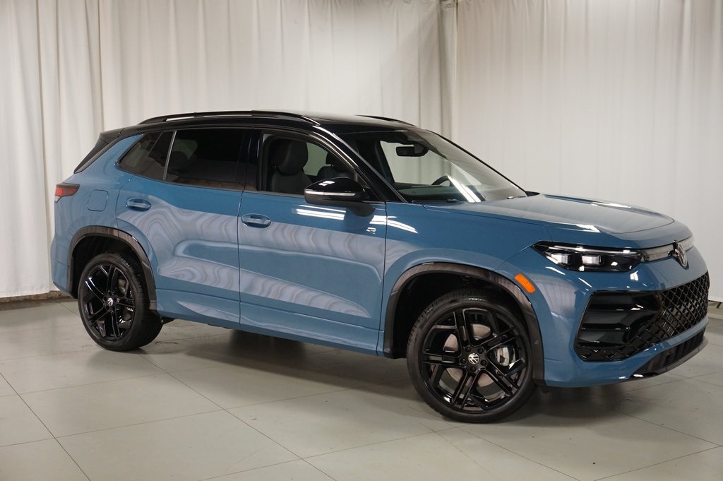2025 Volkswagen Tiguan SE R-Line Black photo 2