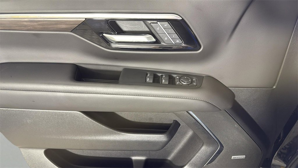 2025 Chevrolet Suburban Z71 photo 20