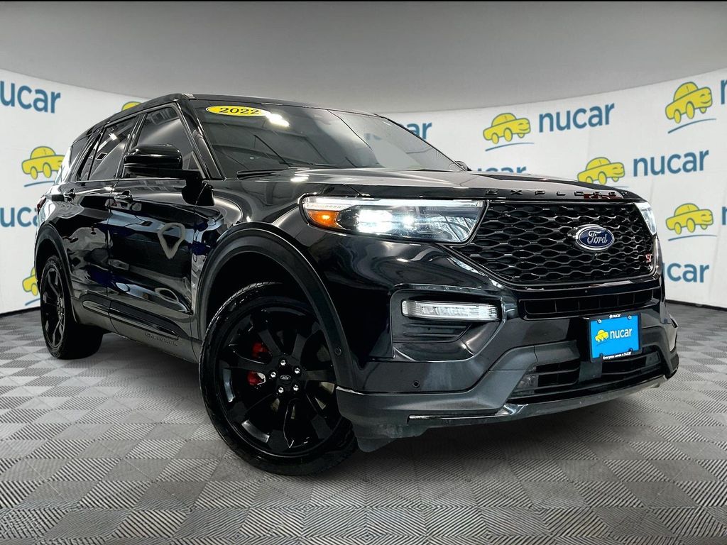 2022 Ford Explorer ST's photo