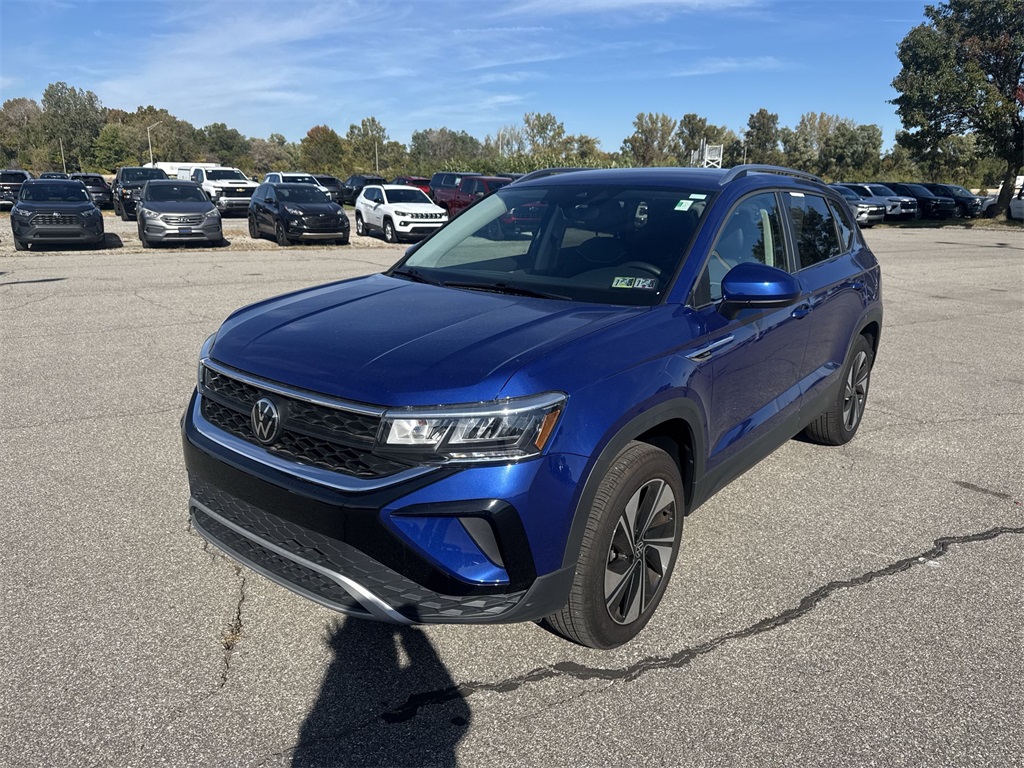 2024 Volkswagen Taos SE's photo