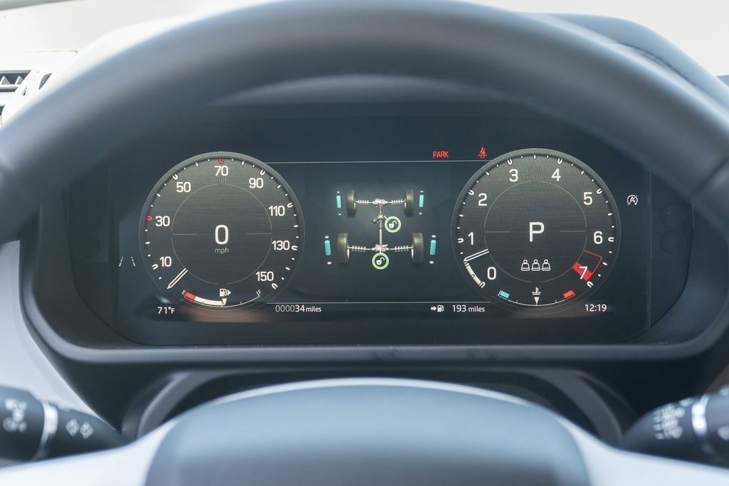 2025 Land Rover Defender 110 X-Dynamic SE photo 13