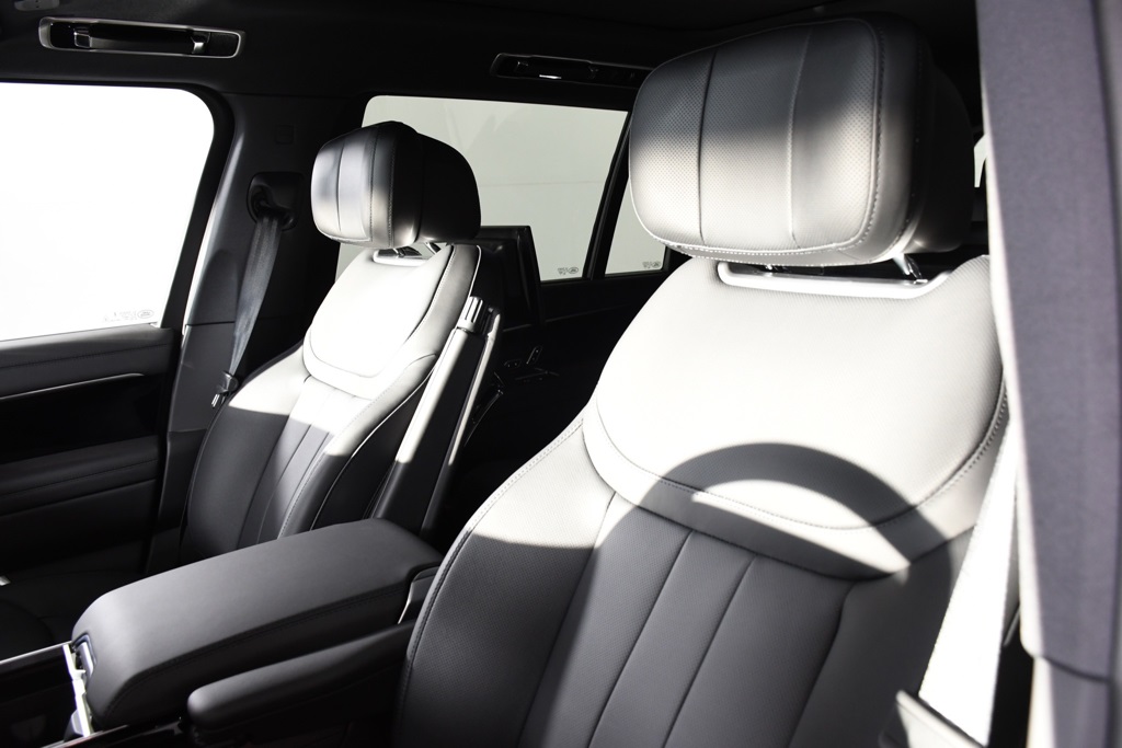 2025 Land Rover Range Rover Autobiography photo 16