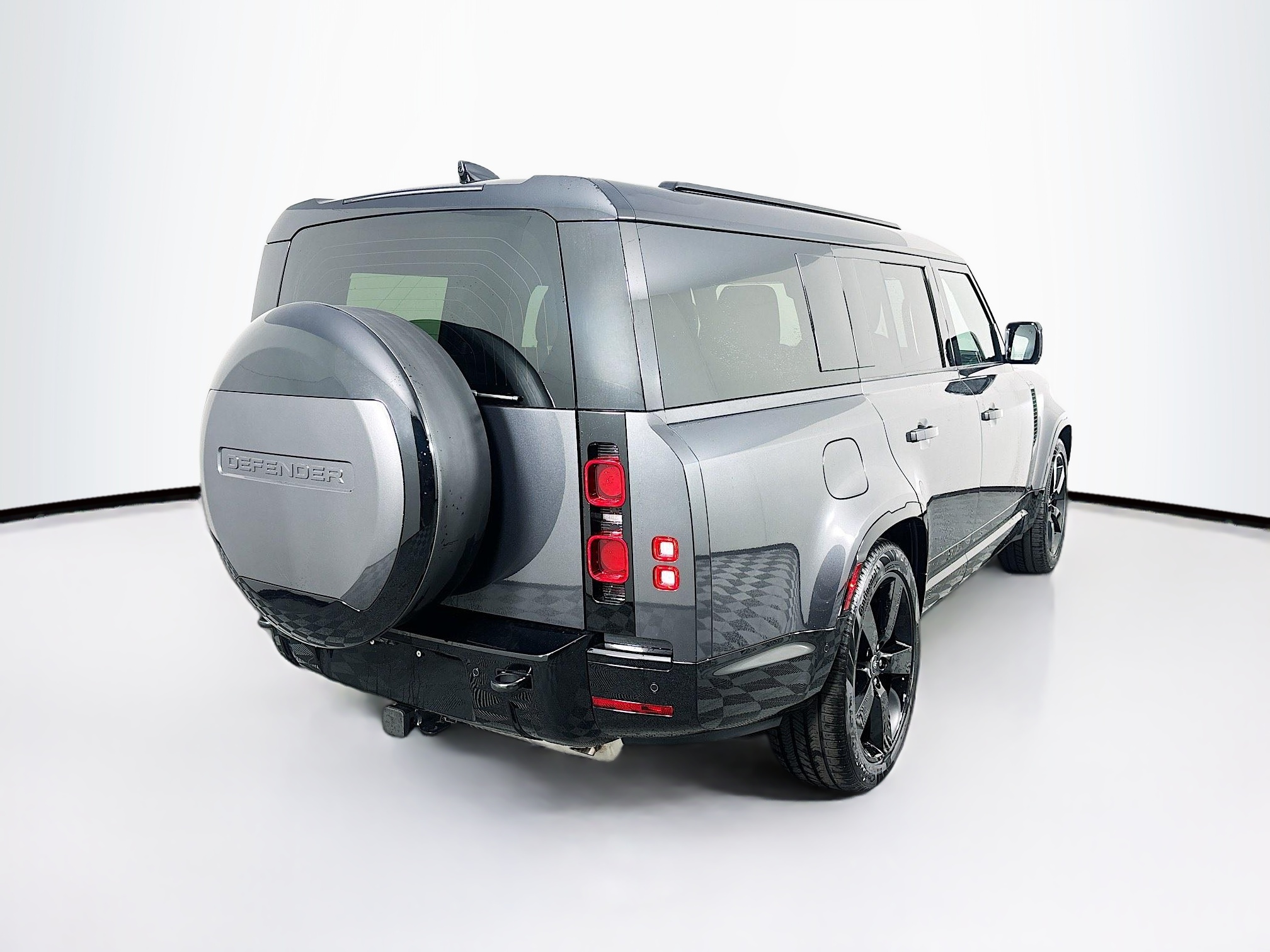 2025 Land Rover Defender 130 X-Dynamic SE photo 5