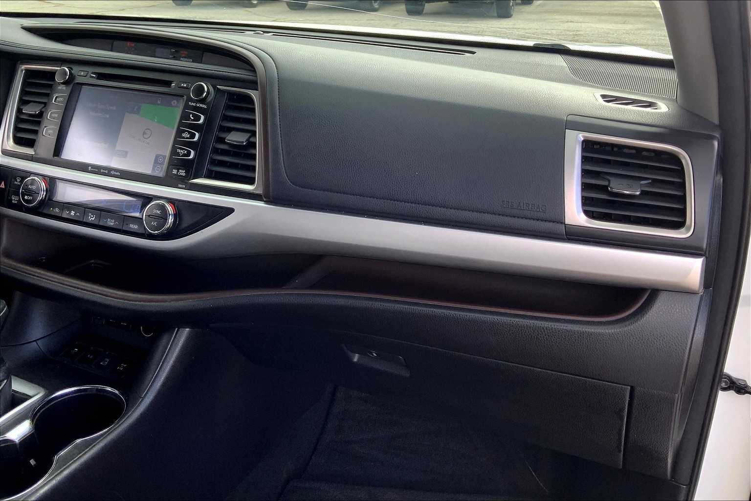 2017 Toyota Highlander XLE photo 10