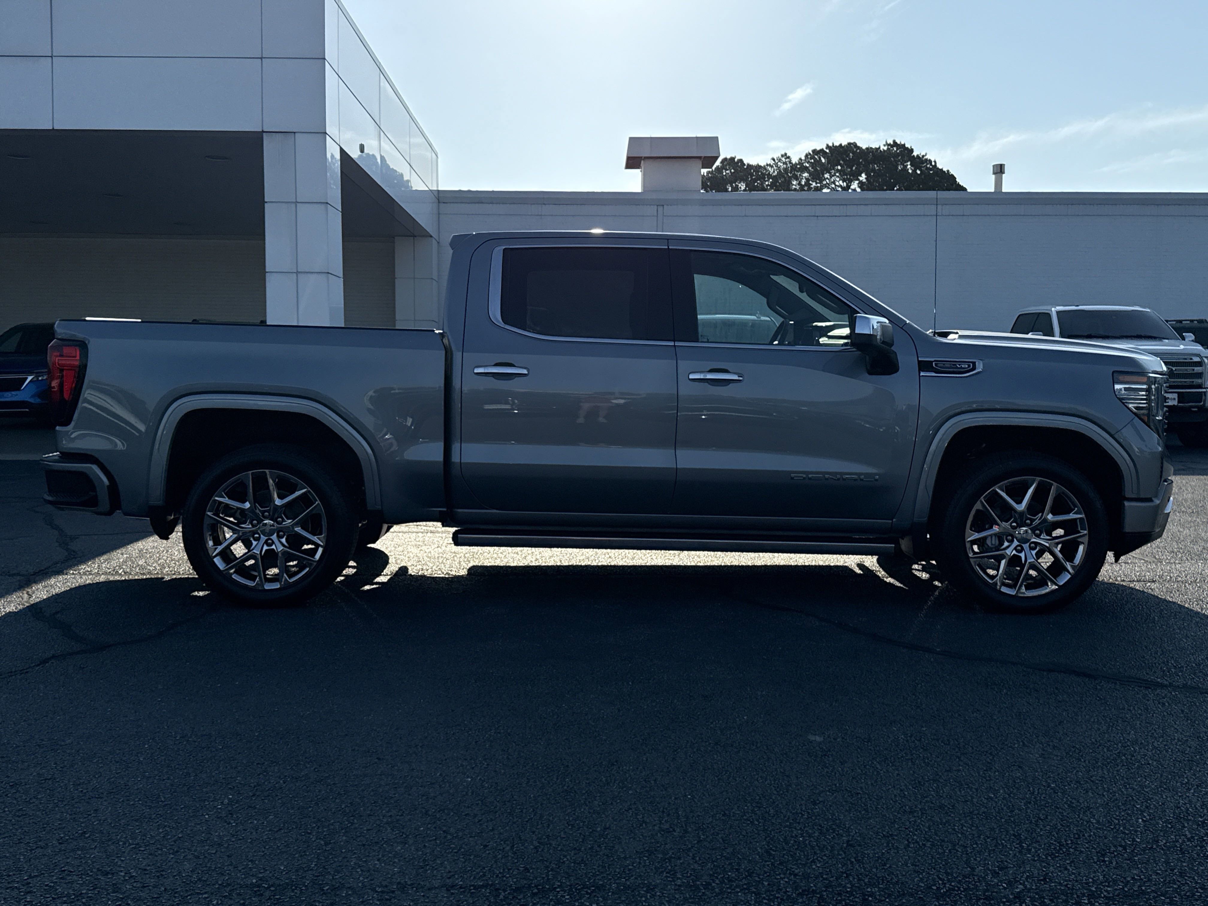 2025 Gmc Sierra Denali photo 2