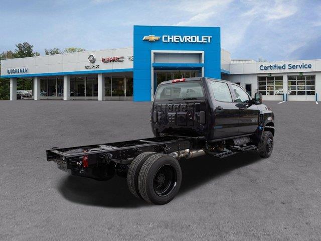 2023 Chevrolet Silverado 6500HD LT photo 2