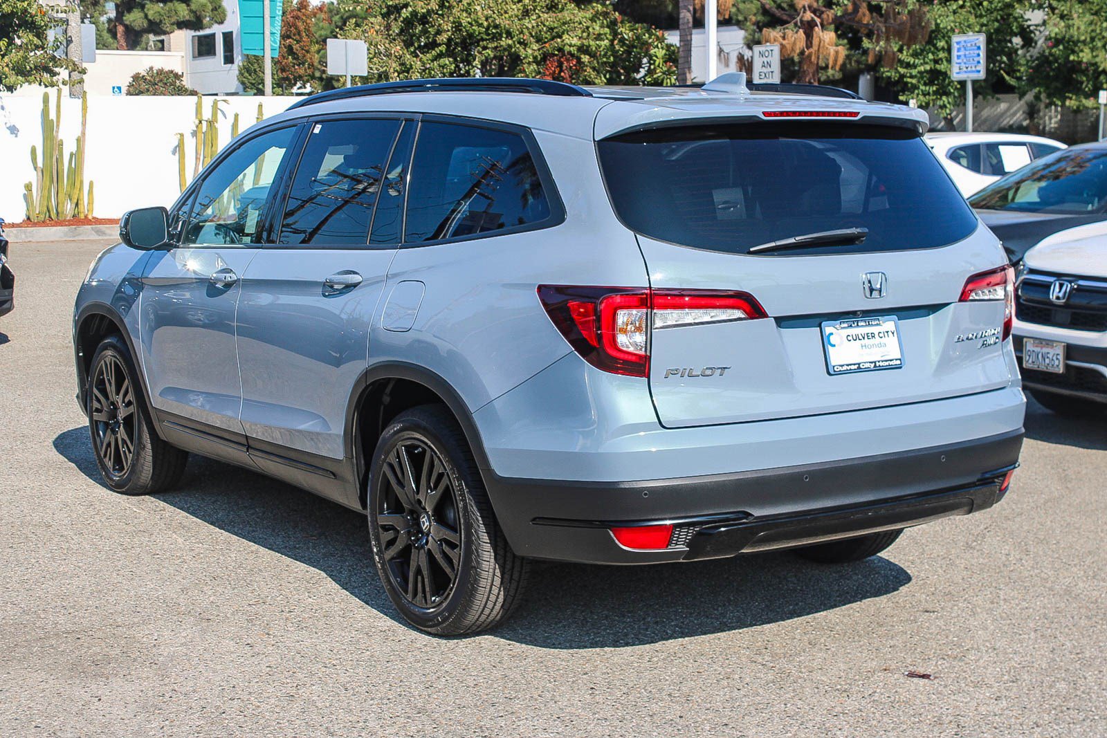 2022 Honda Pilot Black Edition photo 2