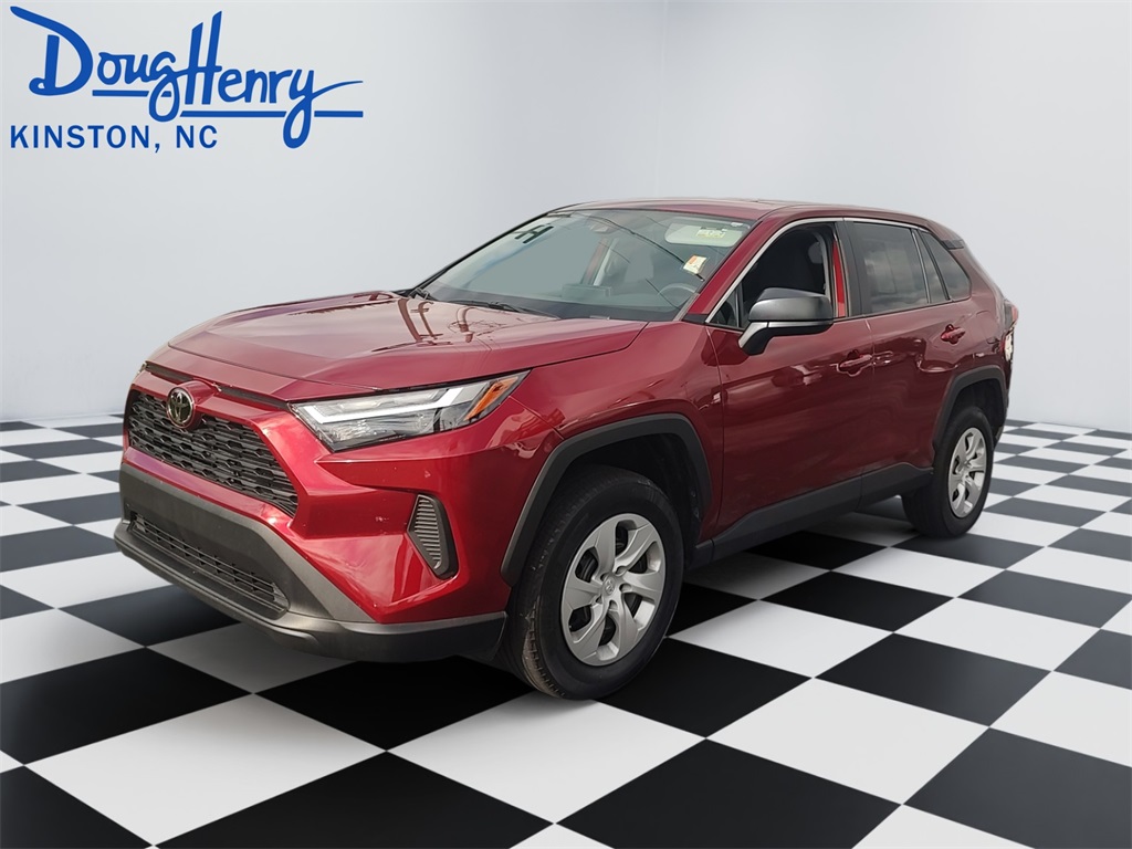 2023 Toyota RAV4 LE's photo