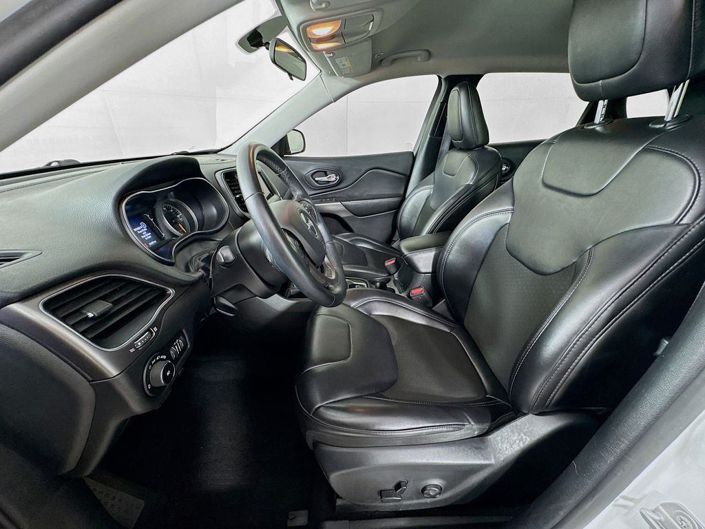 2019 Jeep Cherokee Latitude photo 22