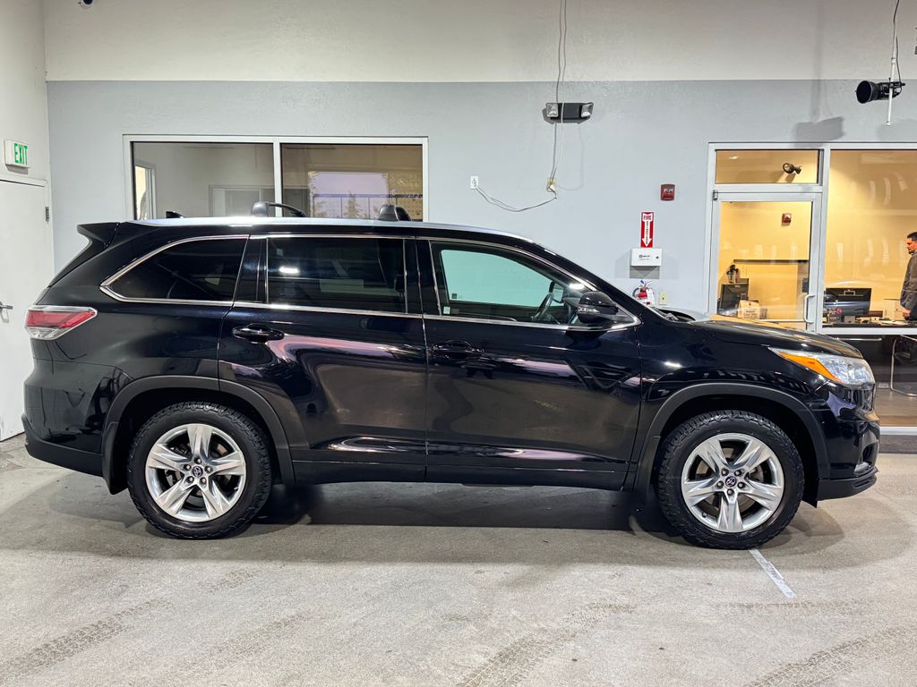 2016 Toyota Highlander Limited Platinum photo 4