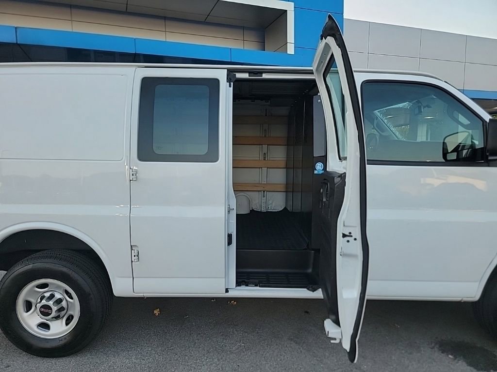 2023 Gmc Savana Cargo 2500 photo 22