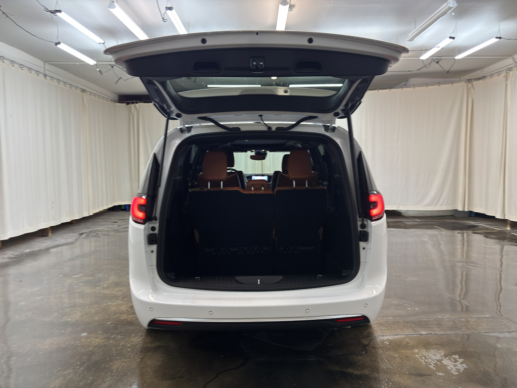 2026 Chrysler Pacifica Pinnacle photo 7