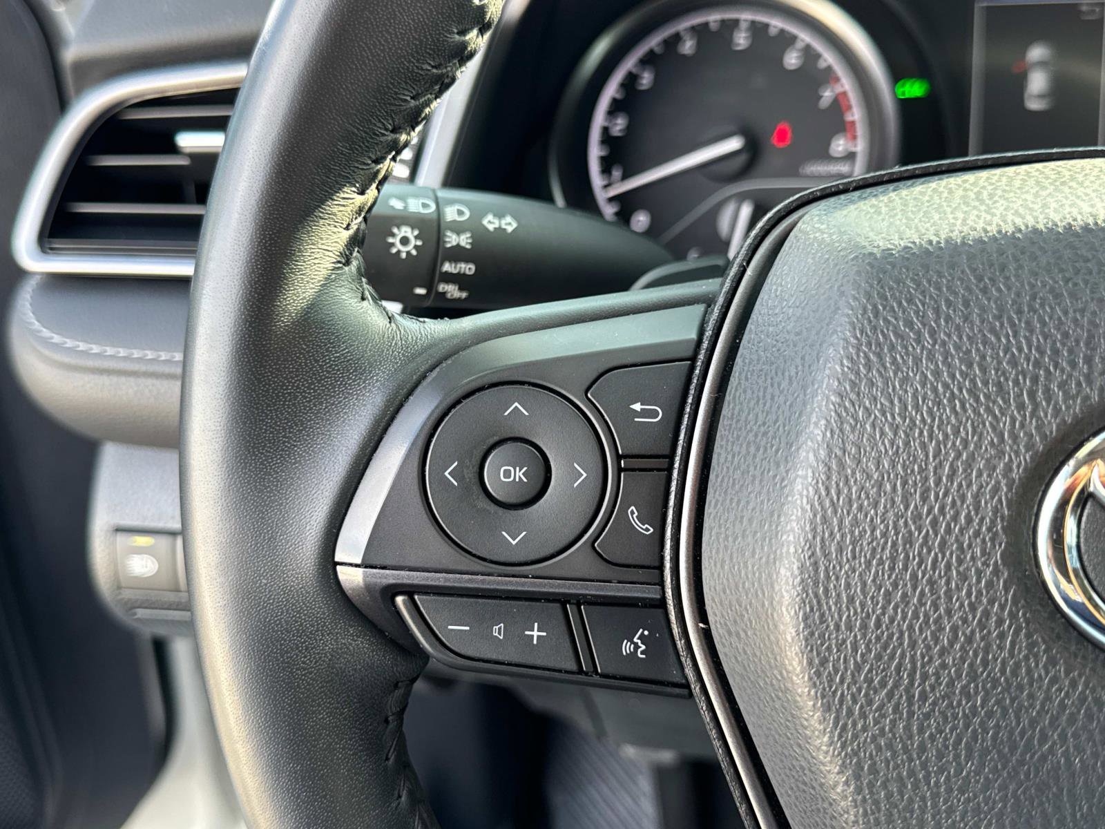 2022 Toyota Camry SE photo 17