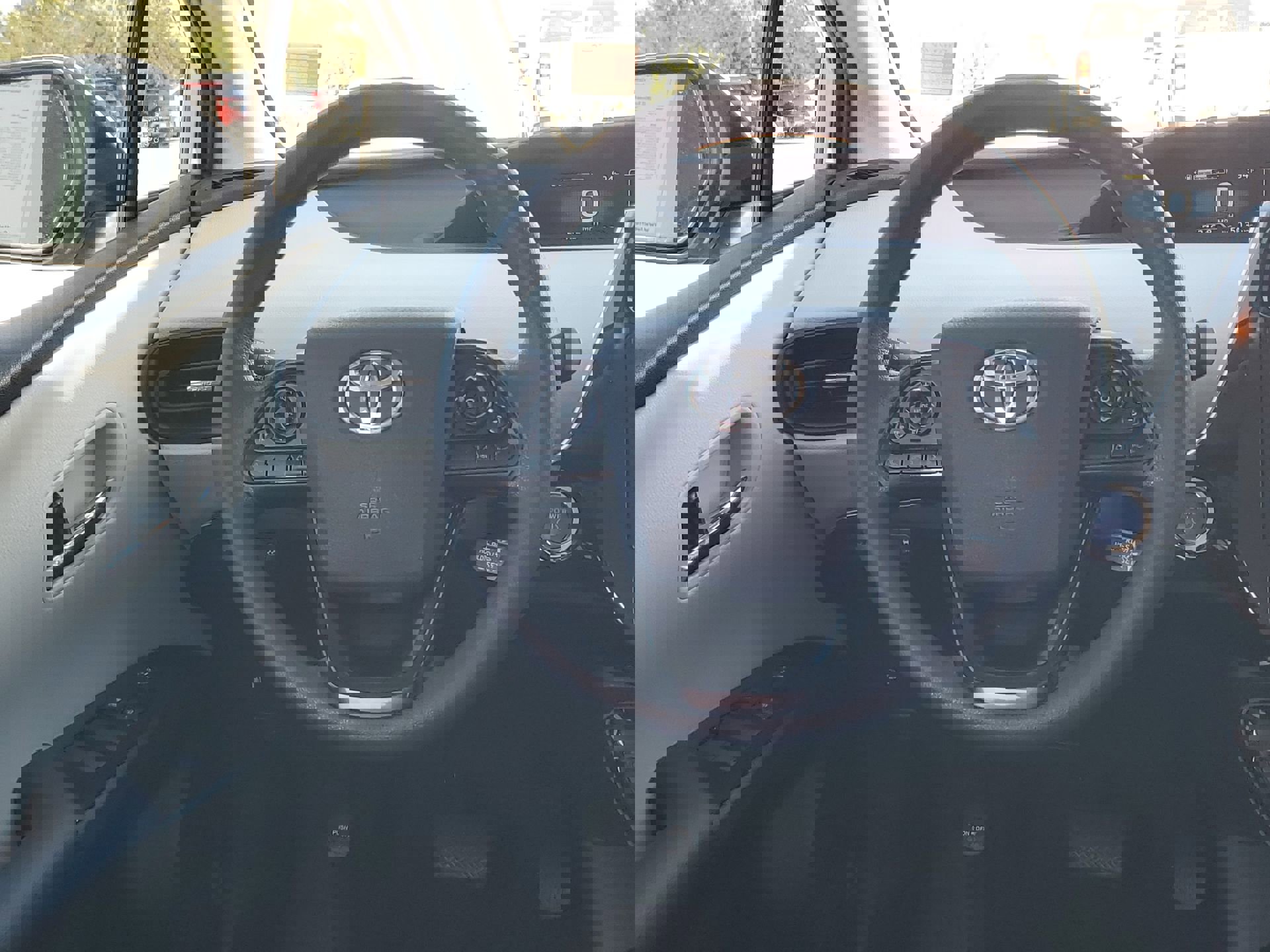2022 Toyota Prius L photo 19