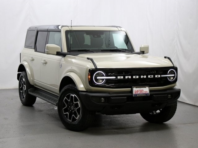 2025 Ford Bronco 4-Door Outer Banks's photo