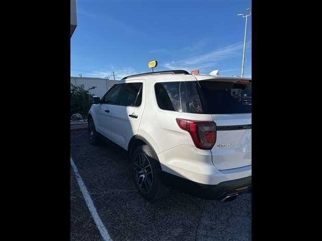 2017 Ford Explorer Sport photo 2