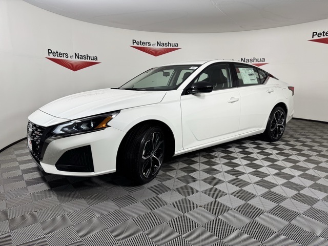 2025 Nissan Altima SR photo 2