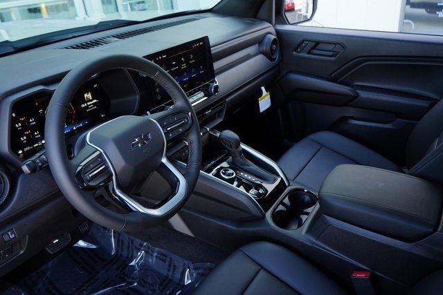 2026 Chevrolet Colorado Trail Boss photo 2