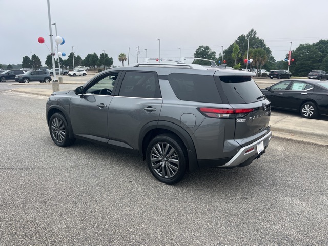 2025 Nissan Pathfinder SL photo 3