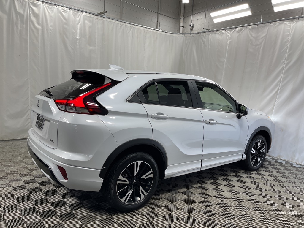 2023 Mitsubishi Outlander SE photo 3