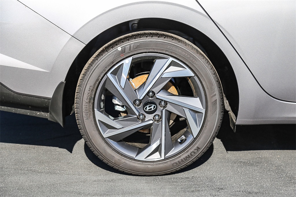2025 Hyundai Elantra SEL Sport photo 7