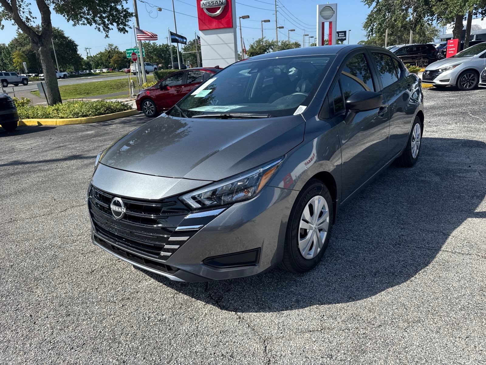 2025 Nissan Versa 1.6 S photo 2