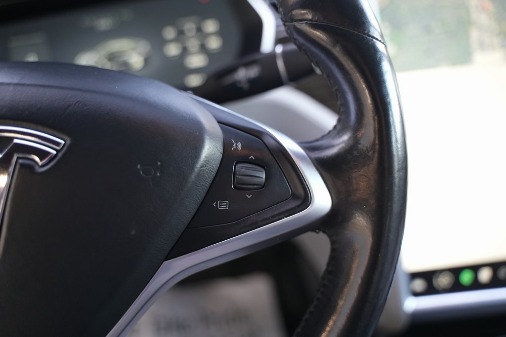 2016 Tesla Model S 70D photo 21