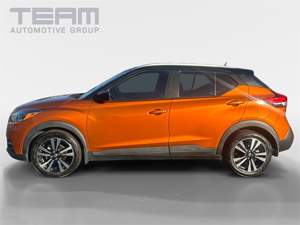 2020 Nissan Kicks SV photo 2