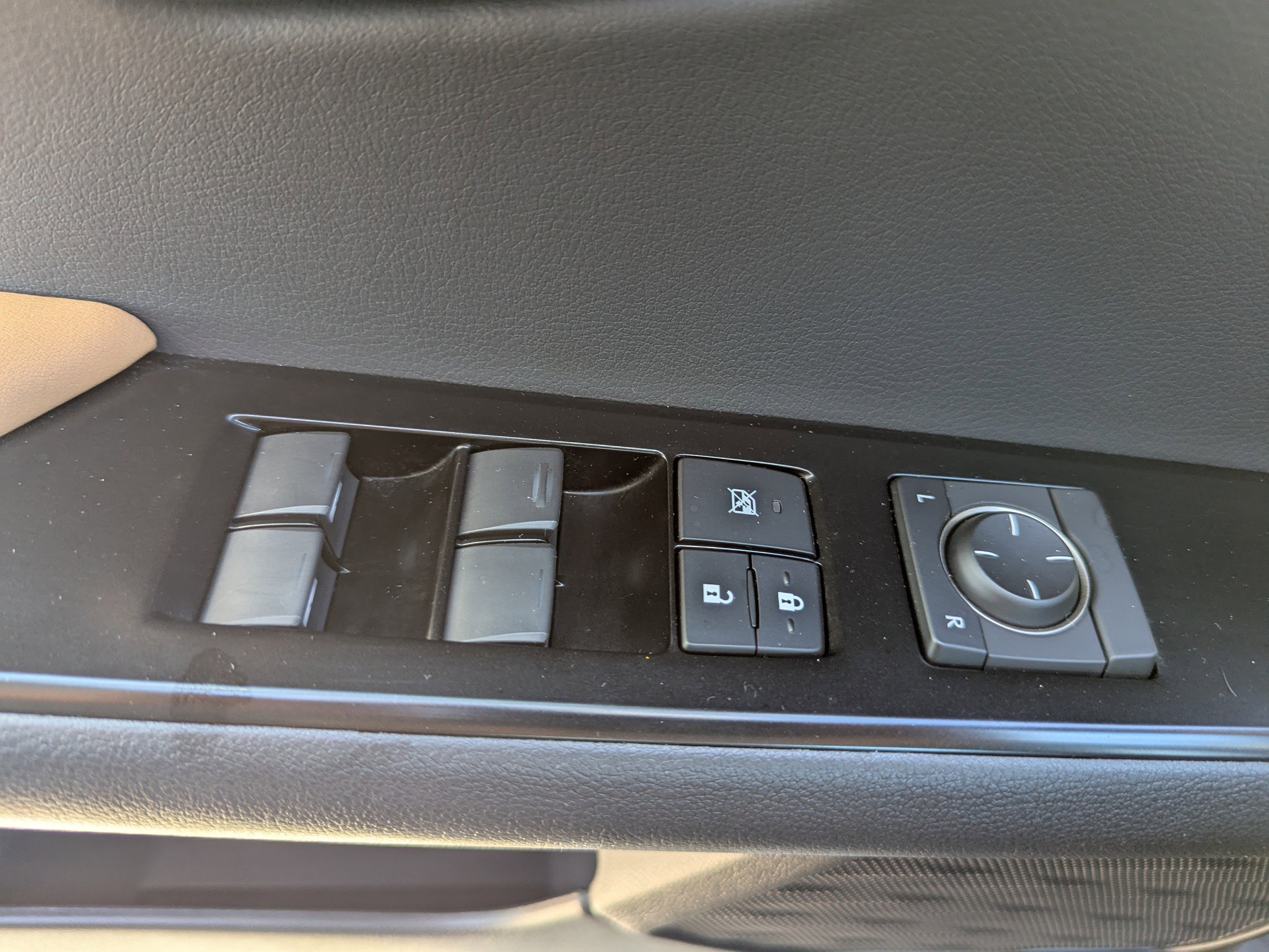 2023 Lexus UX 250h Premium photo 18