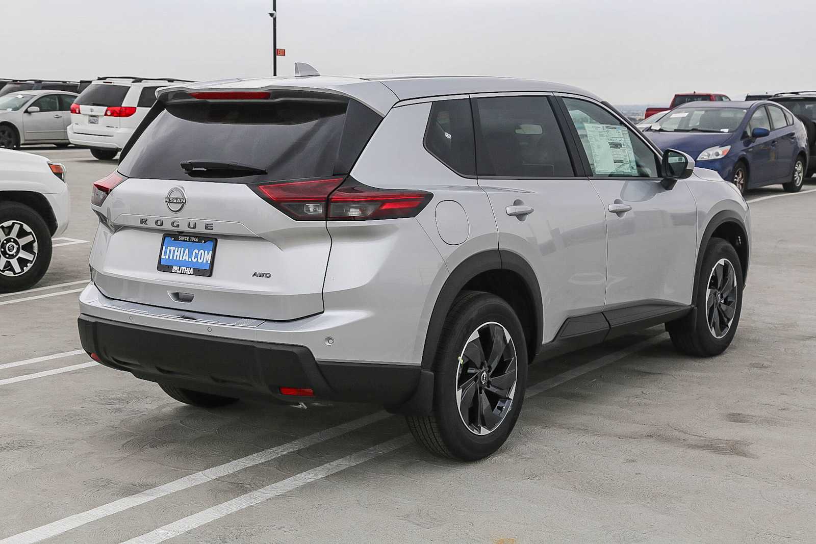 2025 Nissan Rogue SV photo 4