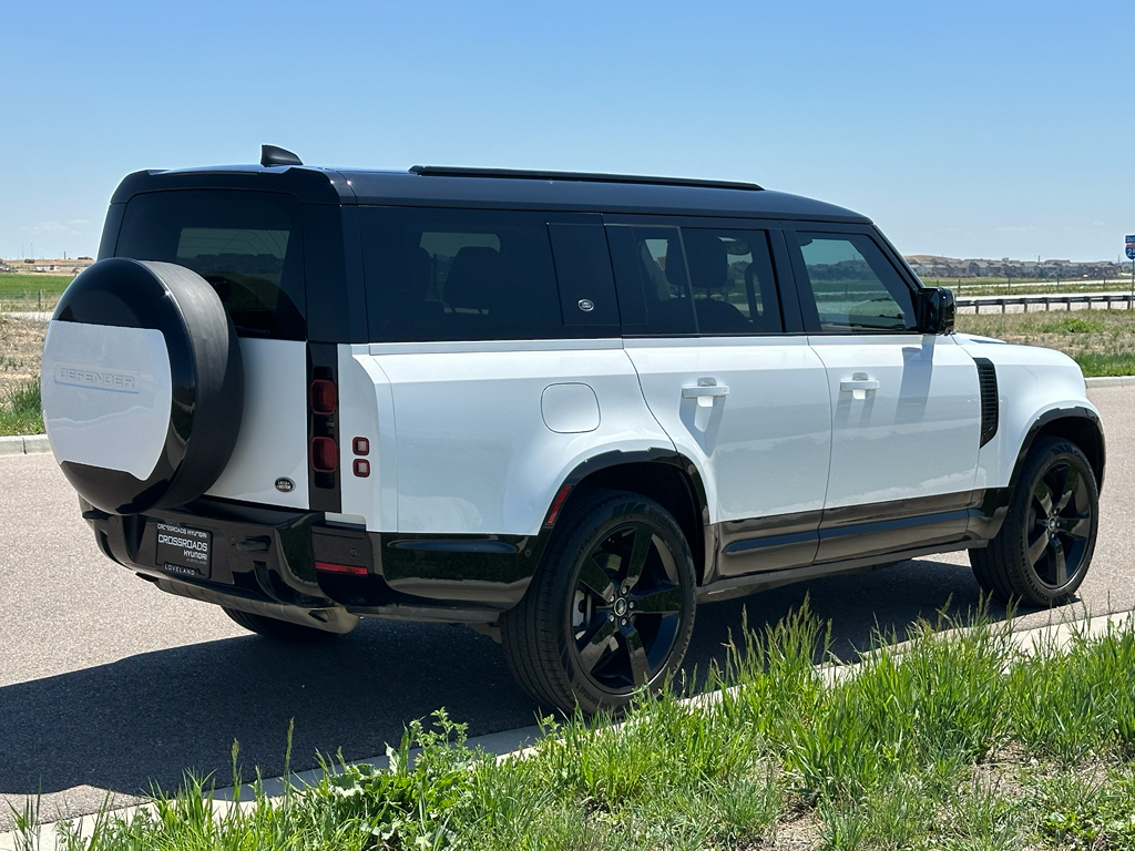 2023 Land Rover Defender 130 X-Dynamic SE photo 5