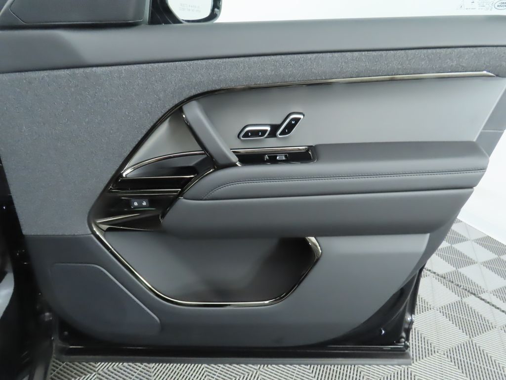 2025 Land Rover Range Rover Sport SE photo 20