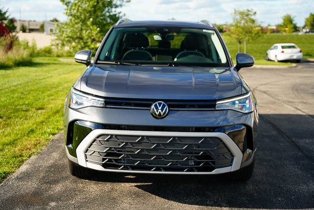 2025 Volkswagen Taos SE photo 4