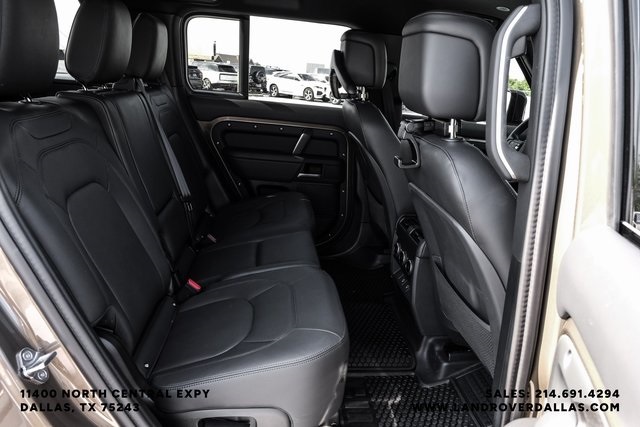 2025 Land Rover Defender 110 X-Dynamic SE photo 32