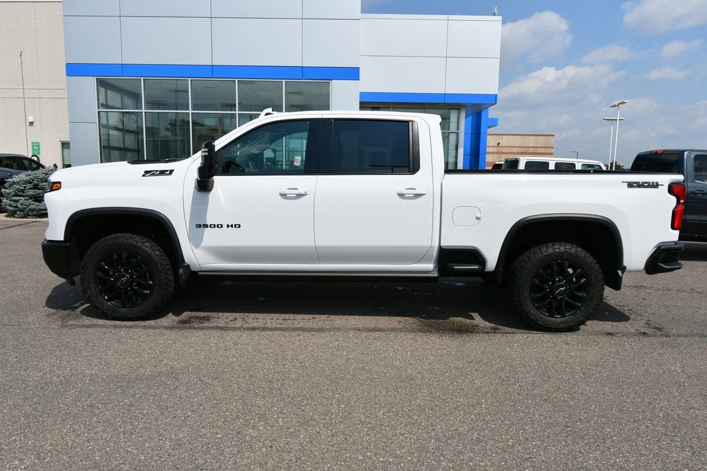 2025 Chevrolet Silverado 3500HD LTZ photo 3