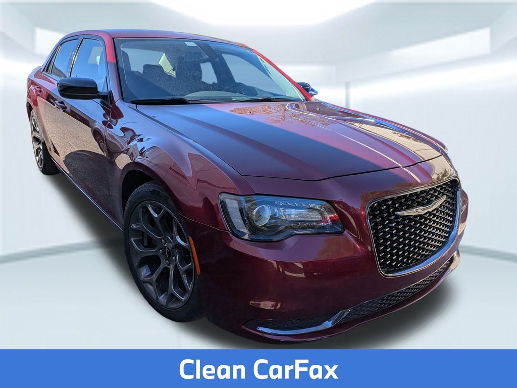 2018 Chrysler 300 Touring photo 3
