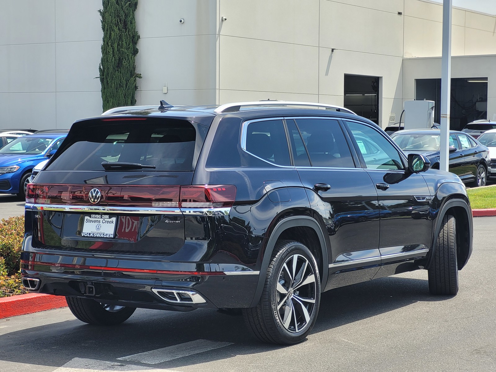 2024 Volkswagen Atlas SEL Premium R-Line photo 3