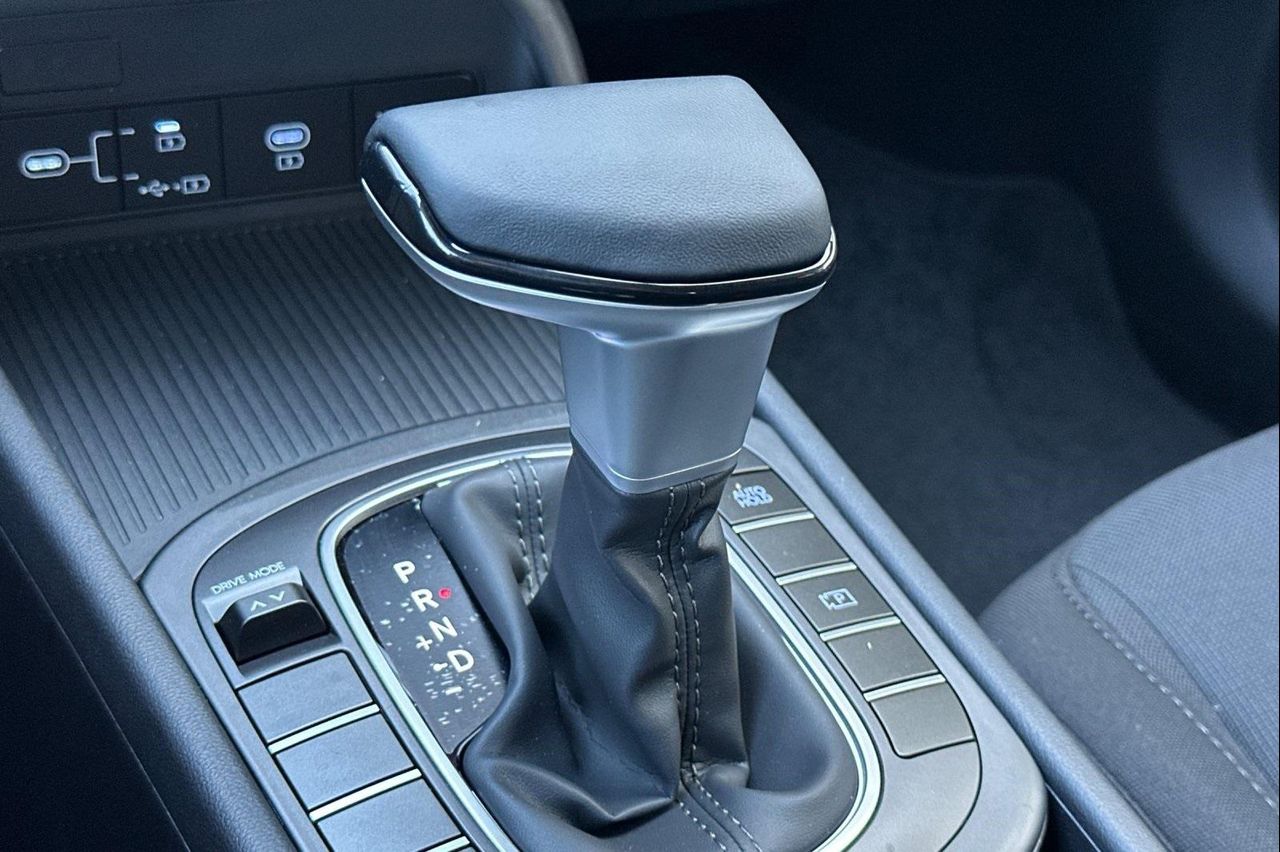 2025 Hyundai Kona SEL photo 23